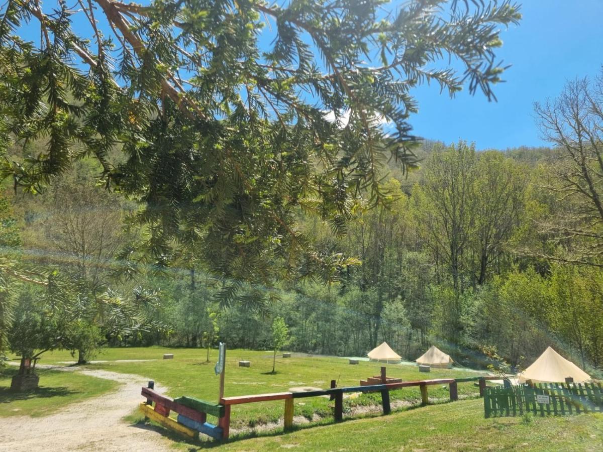 Cabanas Bungalow Albergue Camping Valle Do Seo Trabadelo 外观 照片
